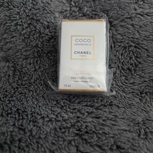 CHANEL Coco Mademoiselle Mini Perfume - White & Gold Accent